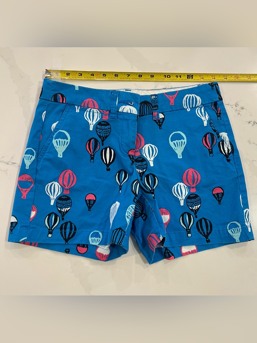 crown & ivy Light Blue Shorts with Multicolor Hot Air Balloon Print size 2